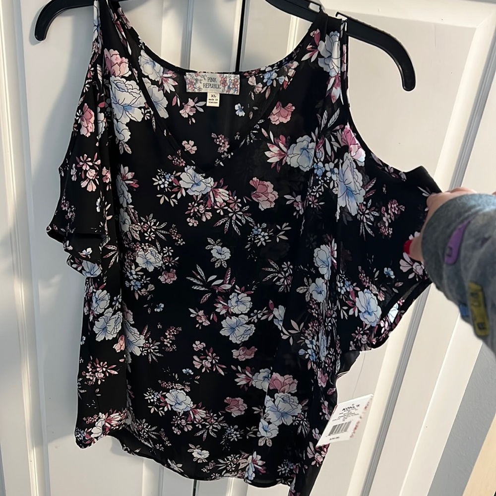 New with tags. Navy blue w/floral print